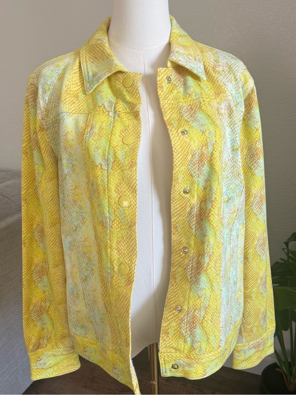 Isaac Mizrahi Live M Yellow Snakeskin Button Jacket Cotton Medium Chic Y2K